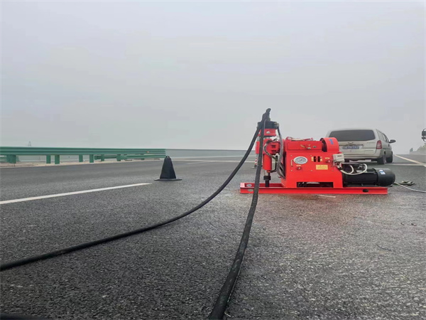 汨罗马路路基路面开裂下沉注浆加固灌浆